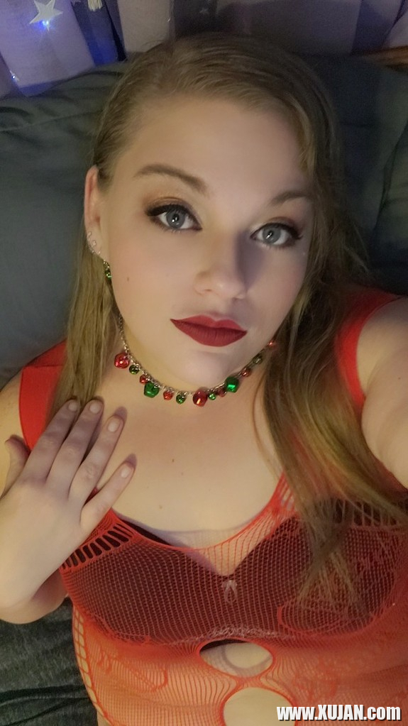 Sexy Blonde BBW n dzer Surb Tsnndyan nvern e vorypatatvats e luyserov - Photo #3004778