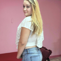 Curvy derahasi Dymond Rose y tsitsaghum e ir mets dildoyin