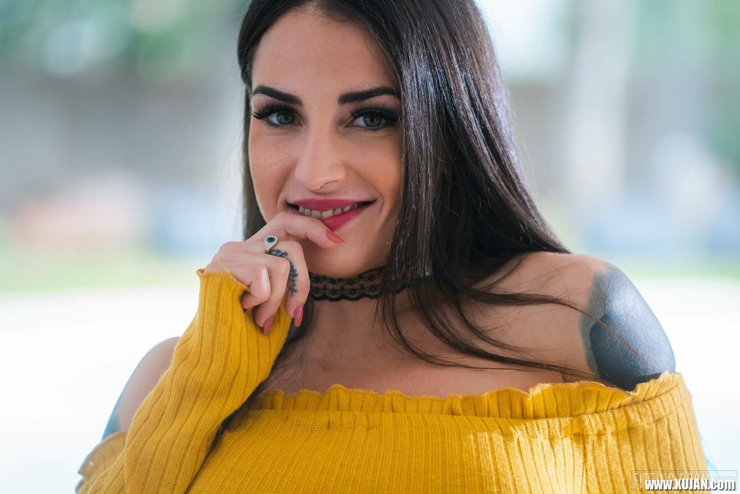 Curvy tattooed babe Medusa Porn strips and toys her snatch - Photo #3016286