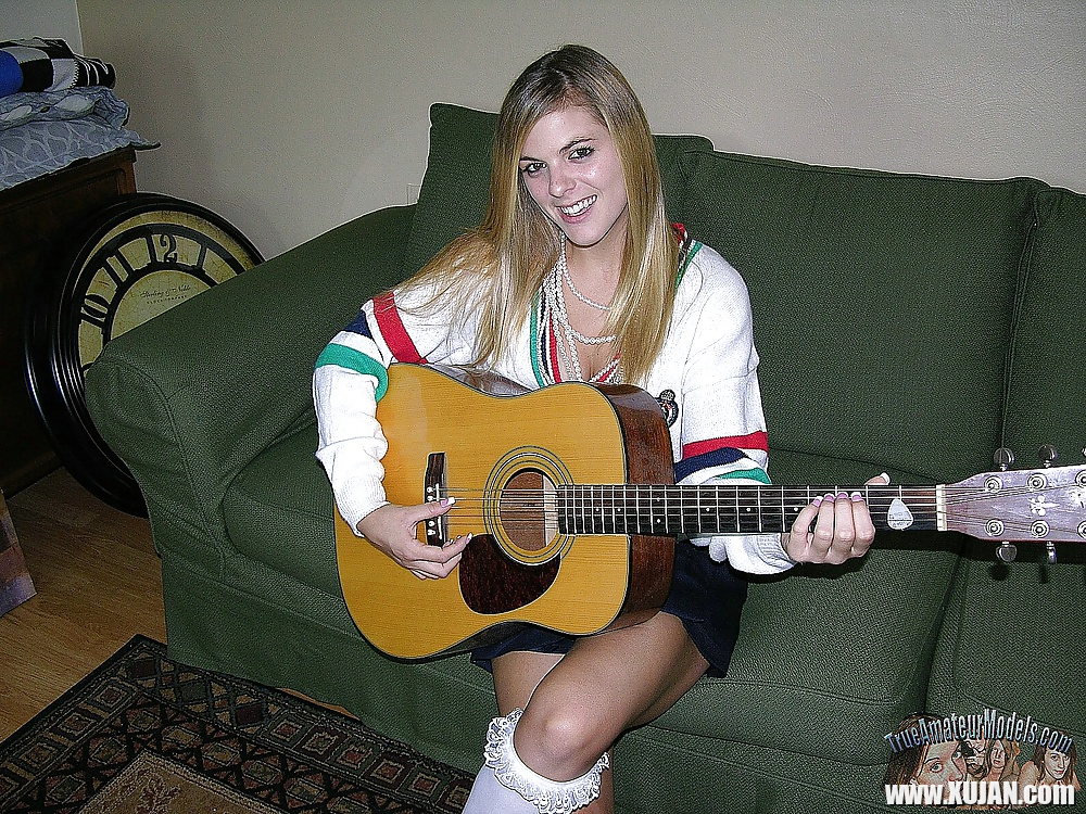 Blonde Guitar Babe Kendra Lynn - Photo #3030328