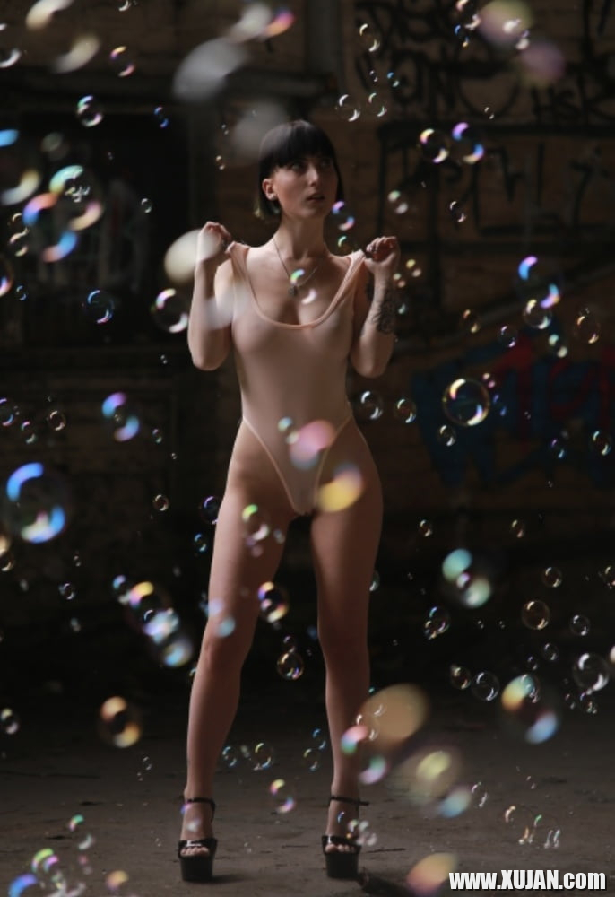 Bodysuit Fetish Lou Nesbit Lia Louise - Photo #3038984