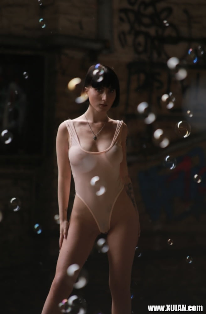 Bodysuit Fetish Lou Nesbit Lia Louise - Photo #3038987