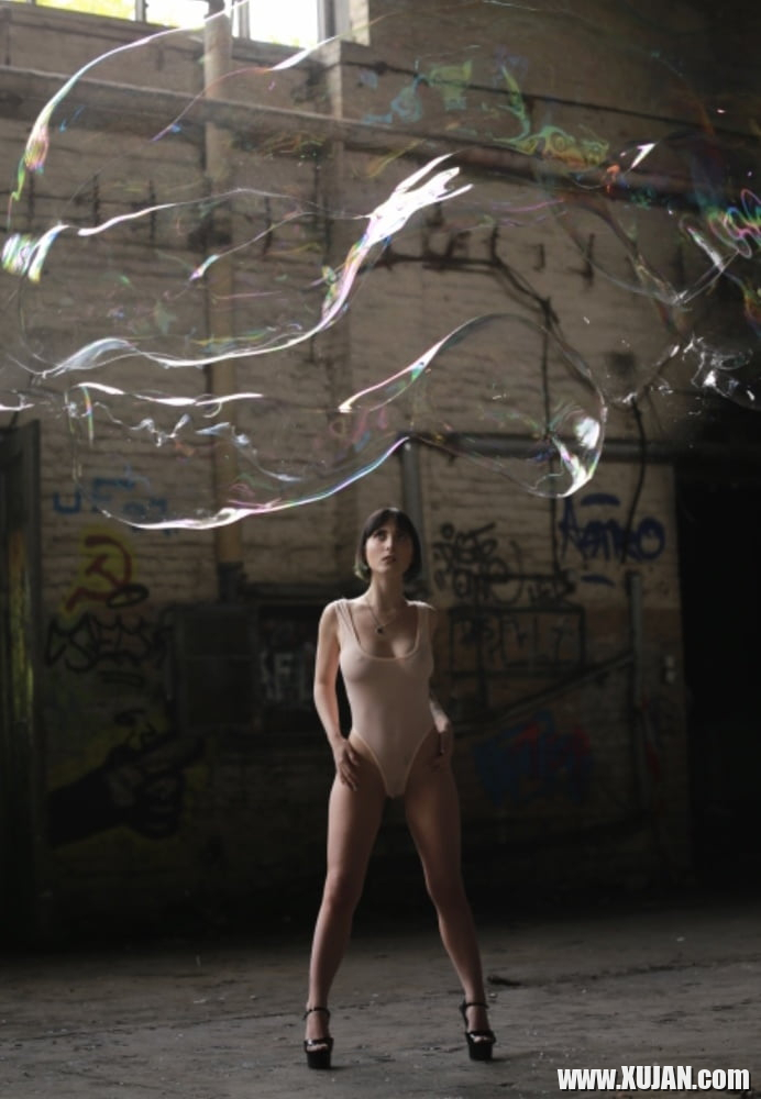 Bodysuit Fetish Lou Nesbit Lia Louise - Photo #3038988