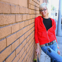 Trashy teen Emma Mae pulls down jeans and flashes in the street