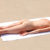 Tattooed hottie with big tits Emma Mae slipping off her bikini outdoor