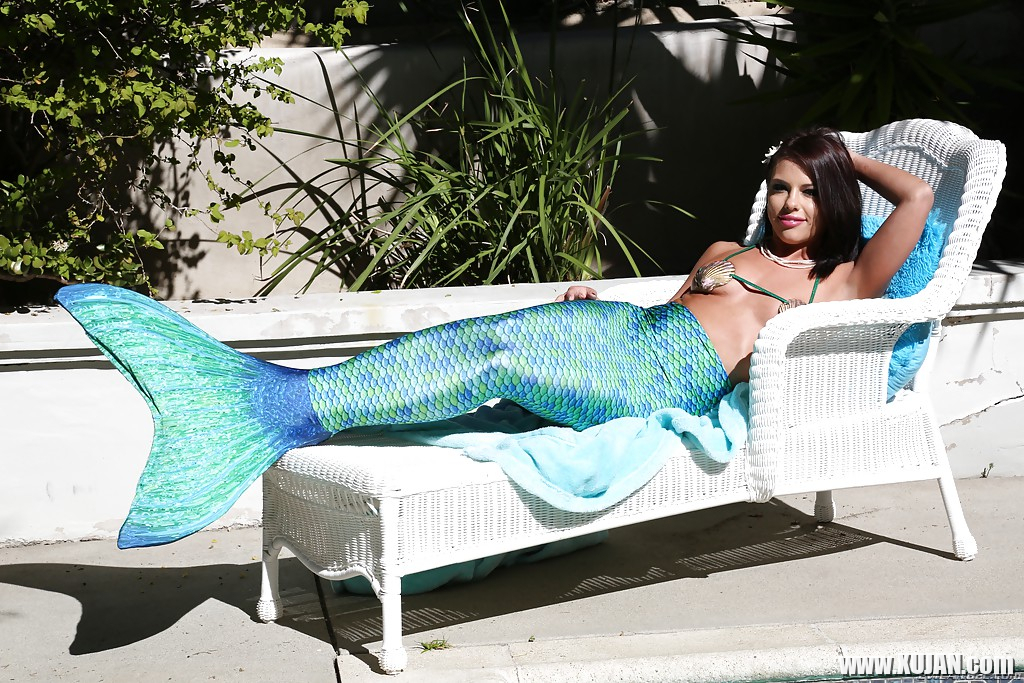 Amazing brunette babe Adriana Chechik playing with her asshole poolside - Photo #3052239