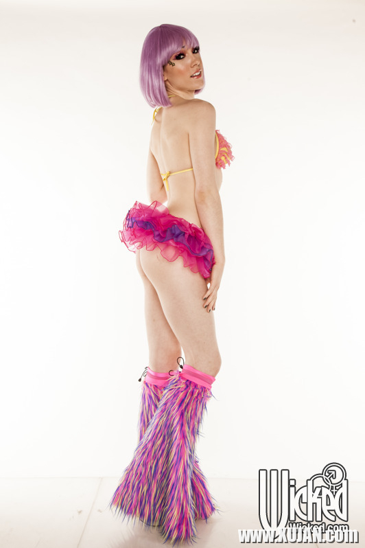 Seductive babe Lily Labeau stripping and spreading her long legs - Photo #3055027