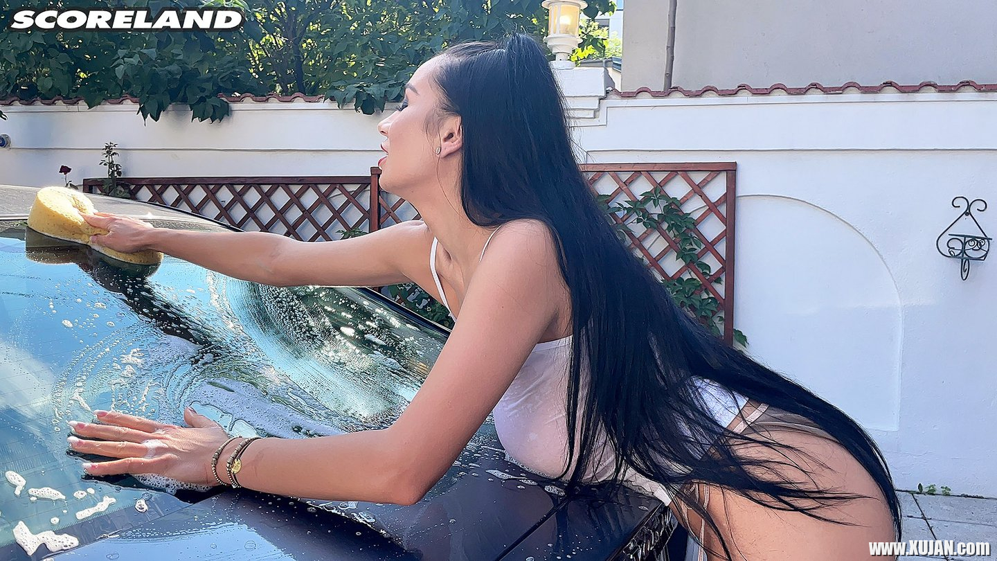 Busty girl Helen Star get off while working at the car wash - Photo #3059787