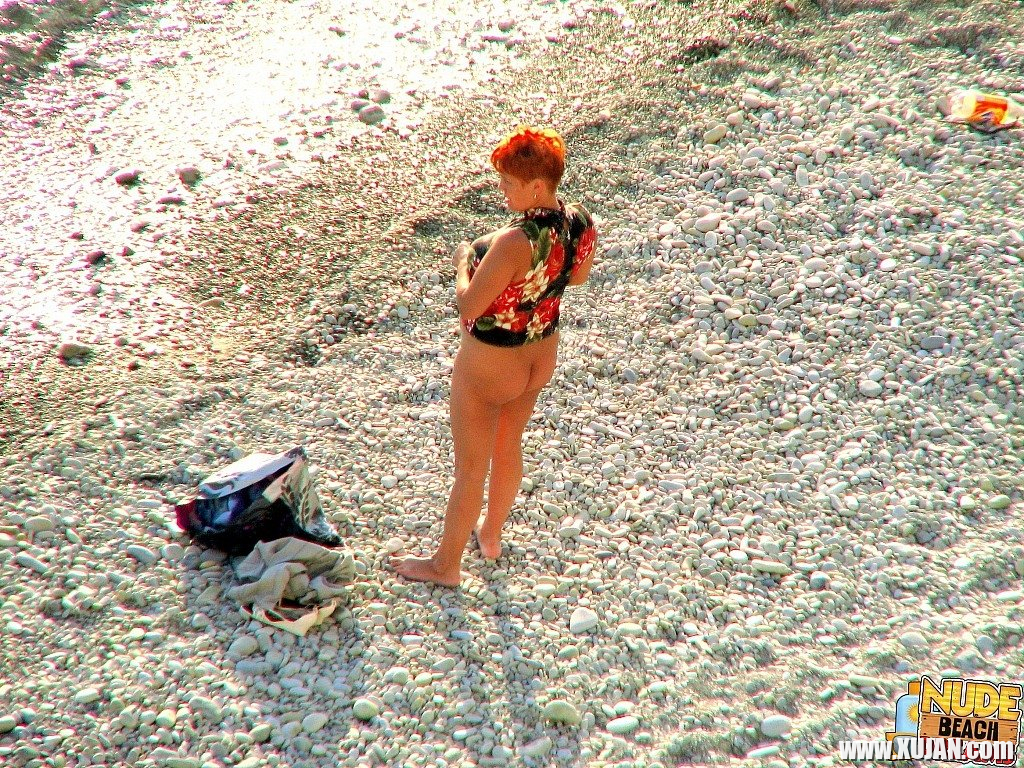 Hasun karmir mazery holovum en ir bikiniin - Photo #3075916