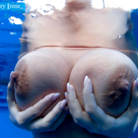 Euro babe Valory Irene plays with erect nipples and big boobs underwater