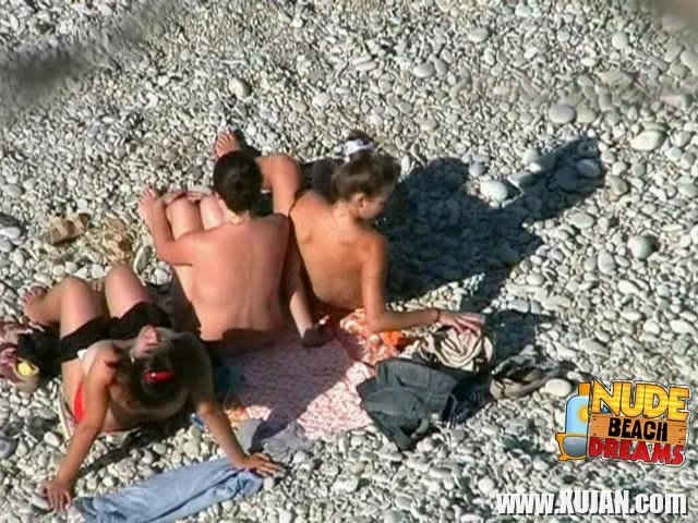 Erku taq lesbuhinery sirum en hangstanal mimyants koghqin - Photo #3089463