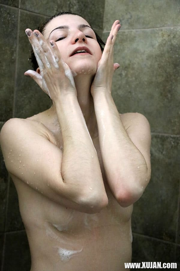 Kiny tsntsughum tsntsughi mej jri chnshumits - Photo #3100463