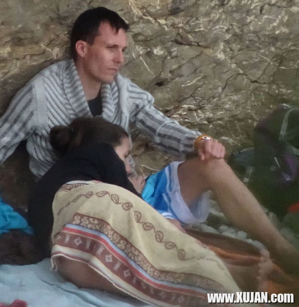 Loghapi khuly ynkav taqnvats tesakhtsiki mej - Photo #3114691