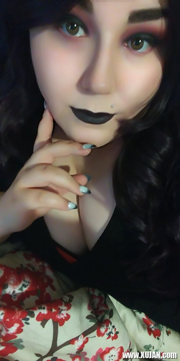 Big Tiddy Goth GF - Photo #3122942