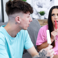 Bubble butt Daisy Phoenix teases and gets cum in mouth after amazing fuck