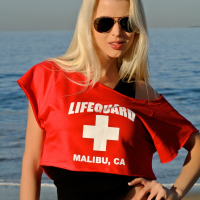 Lifeguard Ms Lynna shows her Pussy on the Beach