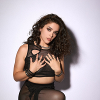 Lusty brunette hottie Victoria Voxxx moans while vibrating her wet snatch