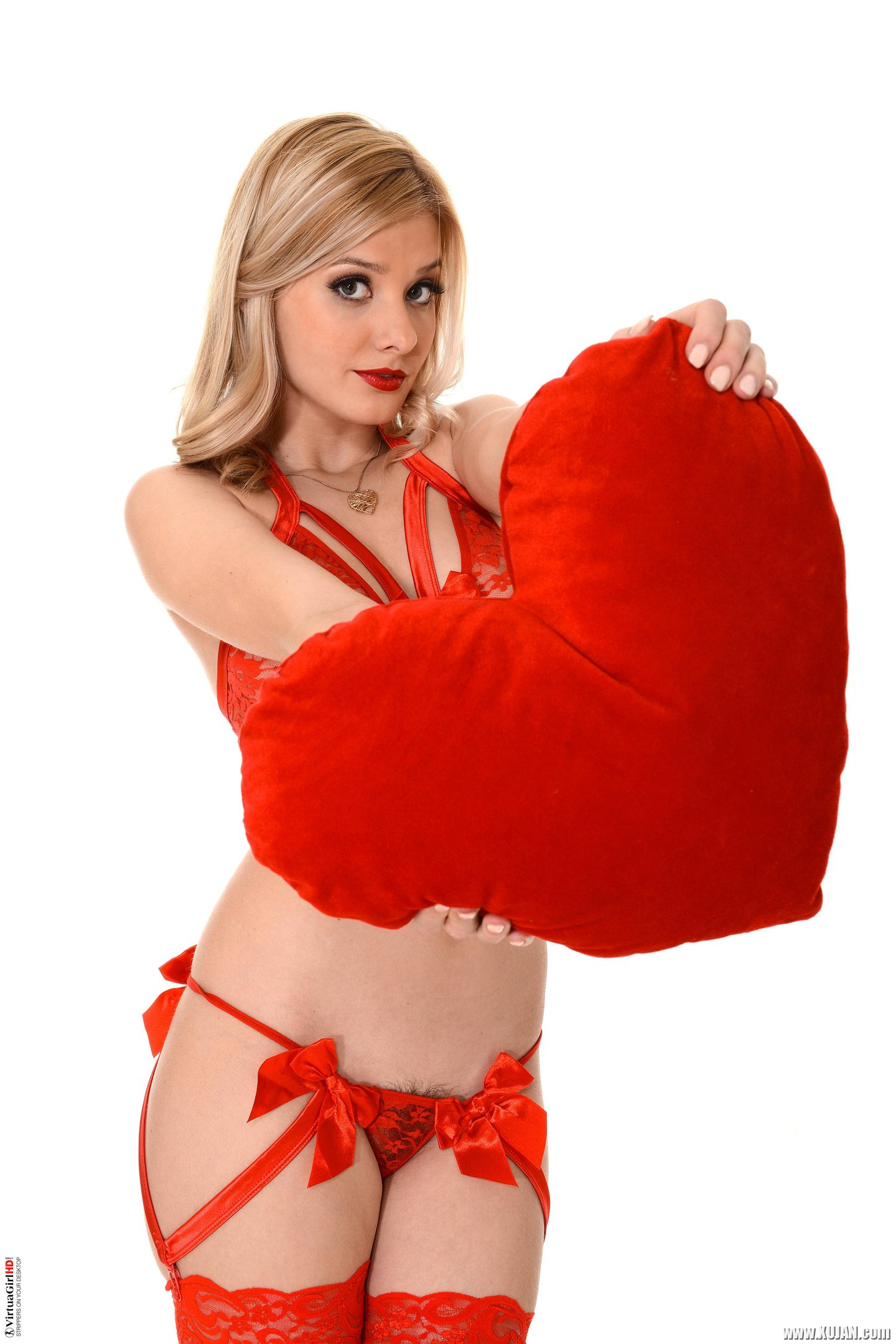 Sexy Anna Tatu shows her Muff wearing red Lingerie - Photo #3133899