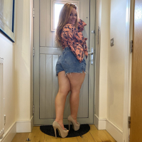 Hot ginger girl Amber Leah pops out her big naked melons