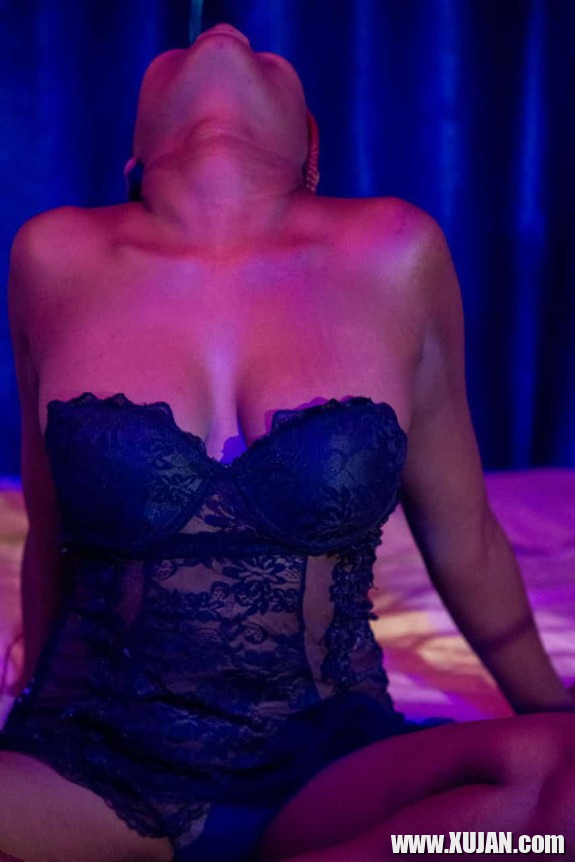 Petite Black Queen - Photo #3144243