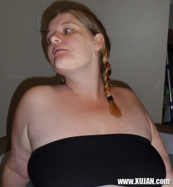 Luna Little Hot Tub Scene - Photo #3144299