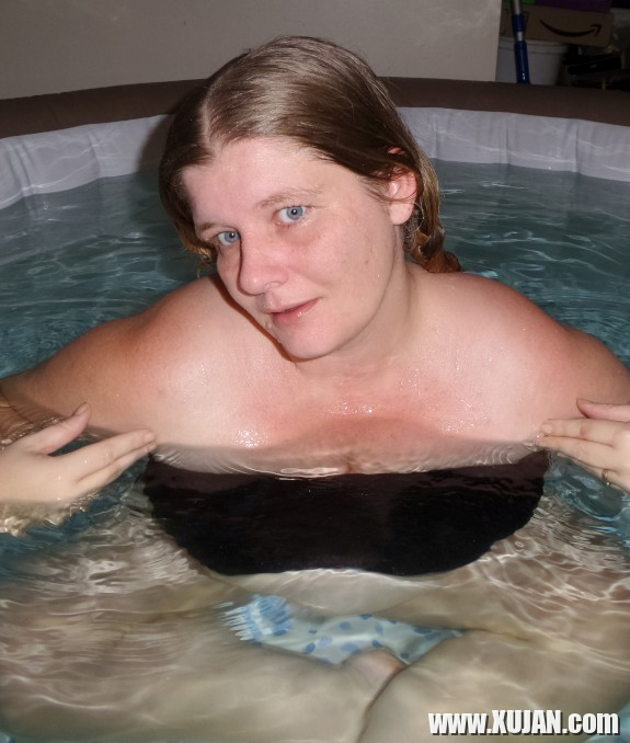 Luna Little Hot Tub Scene - Photo #3144306
