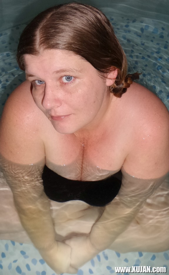 Luna Little Hot Tub Scene - Photo #3144307