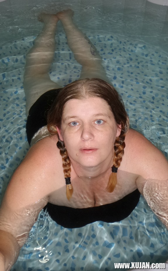 Luna Little Hot Tub Scene - Photo #3144309