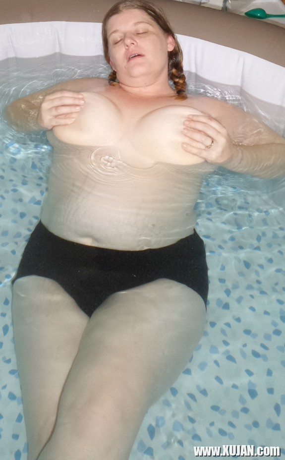Luna Little Hot Tub Scene - Photo #3144311