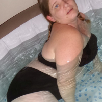 Luna Little Hot Tub Scene