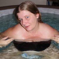 Luna Little Hot Tub Scene