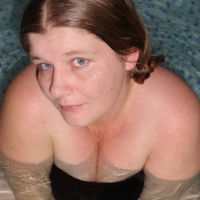 Luna Little Hot Tub Scene