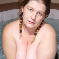 Luna Little Hot Tub Scene