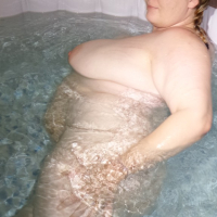 Luna Little Hot Tub Scene