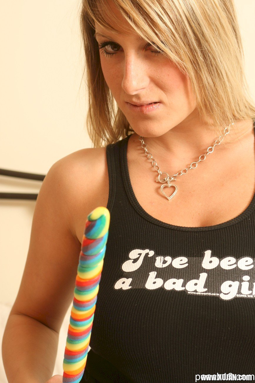 Good looking babe Demi Scott sucking on popsicle while stripping down - Photo #3146906