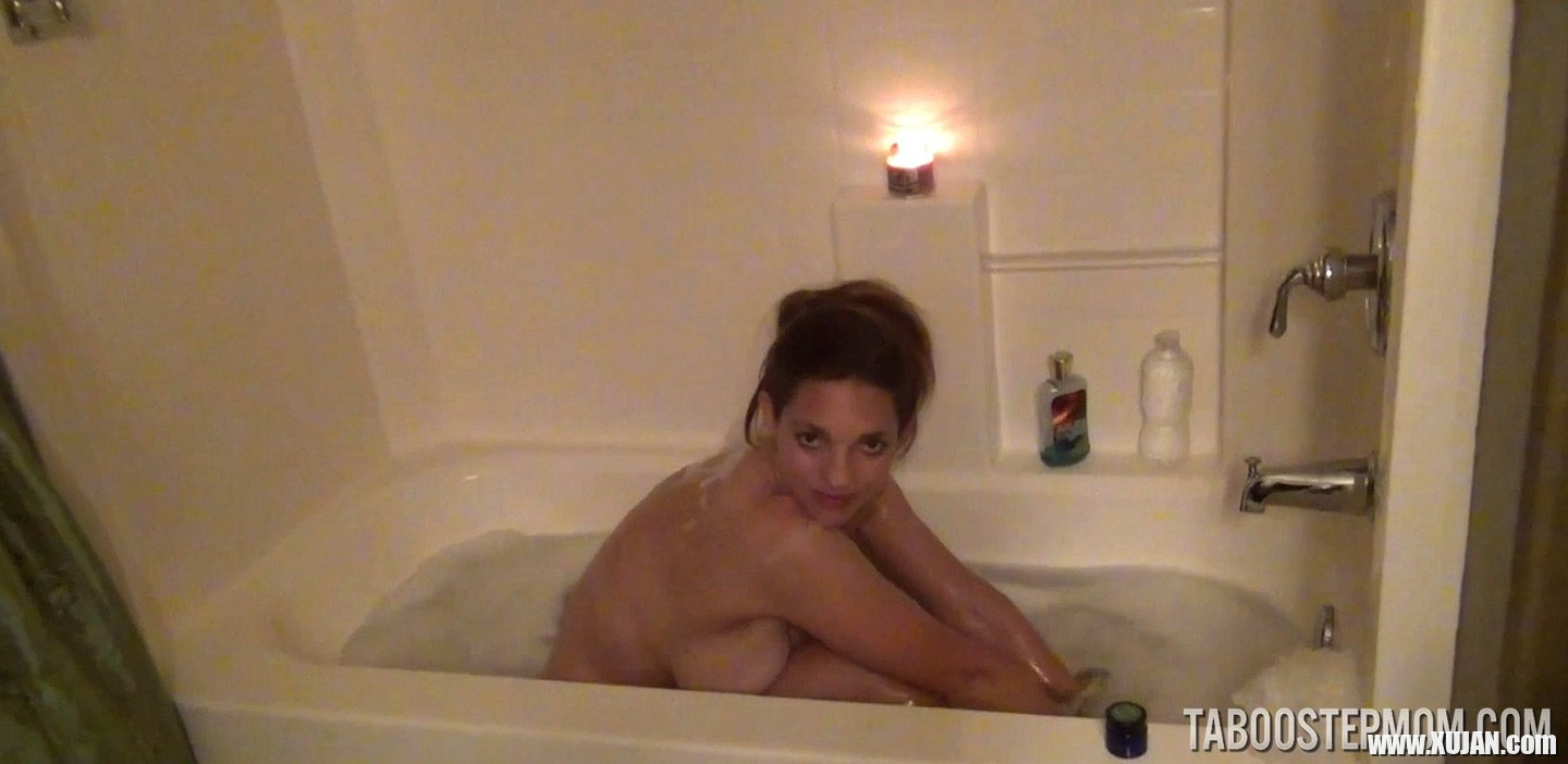 8 Taboo Step Mom Mindi Mink in Bathing Mommy - Photo #3147245