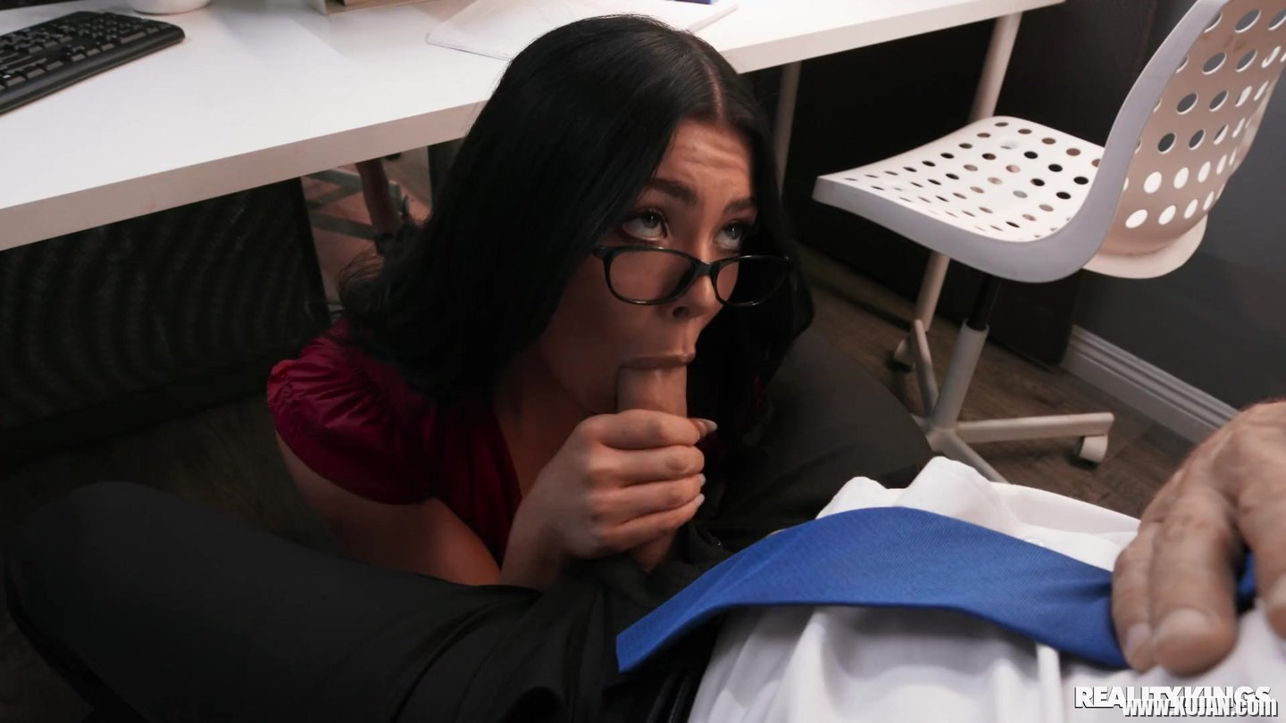 Busty starlet Holly Day fucking her hung boss in the office - Photo #3153096
