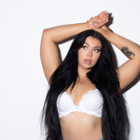Curvaceous lady Holly Day strips naked and fingers her own lovebox