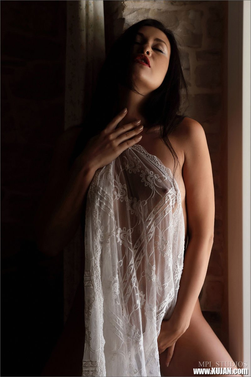 Stunning college chick posing naked for MPL Studios Demi Fray - Photo #3158634