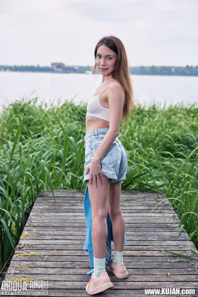 Picnic ends with amazing striptease by small tits GF Nicole Heavens - Photo #3159200