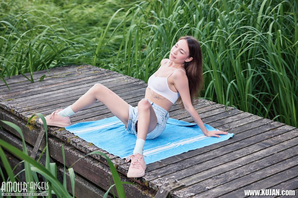 Picnic ends with amazing striptease by small tits GF Nicole Heavens - Photo #3159201