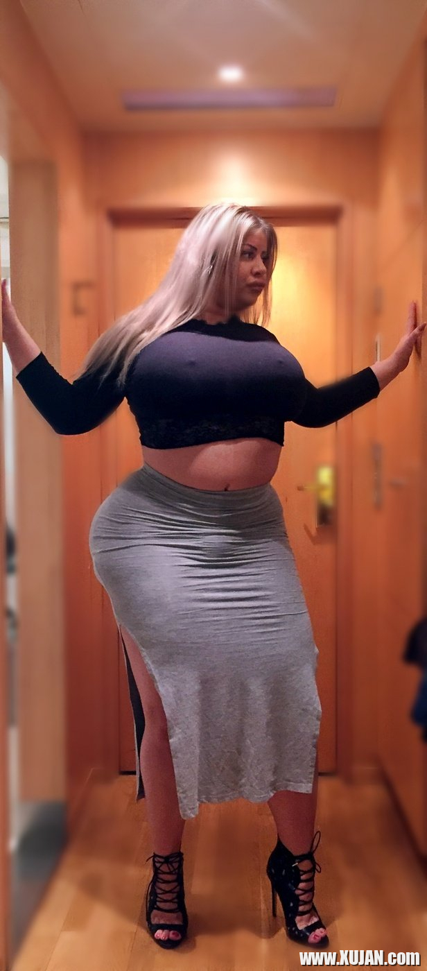 BBW big butt babe Natasha Crown undressing - Photo #3162399