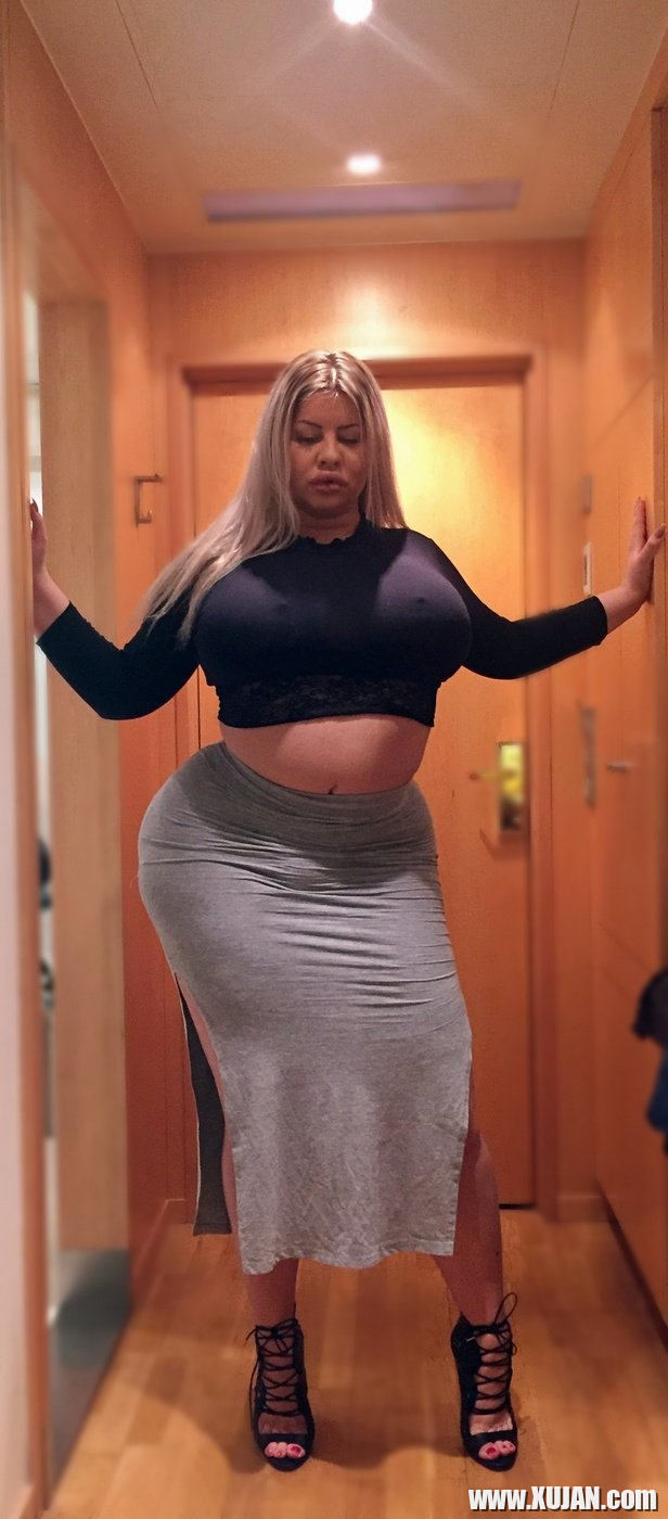 BBW big butt babe Natasha Crown undressing - Photo #3162400