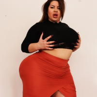 BBW babe Natasha Crown invites her loving fans out on a hot date