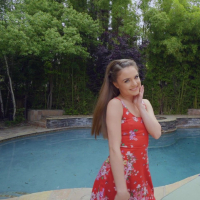 Megan Marx invites new Neighbor for Poolside Fuck