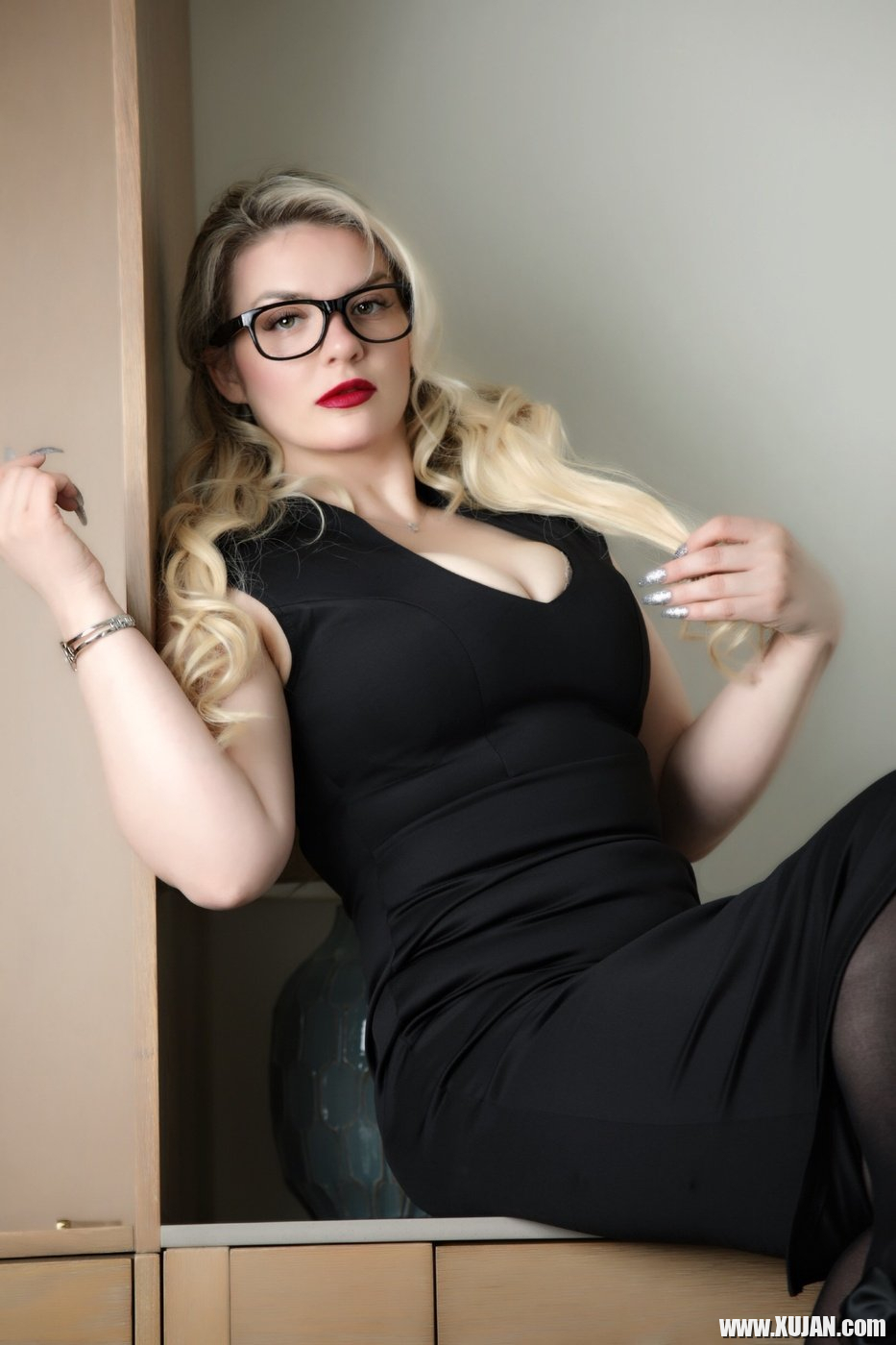 Smoking hot Emmy Demure posing in her sexy lingerie - Photo #3168338