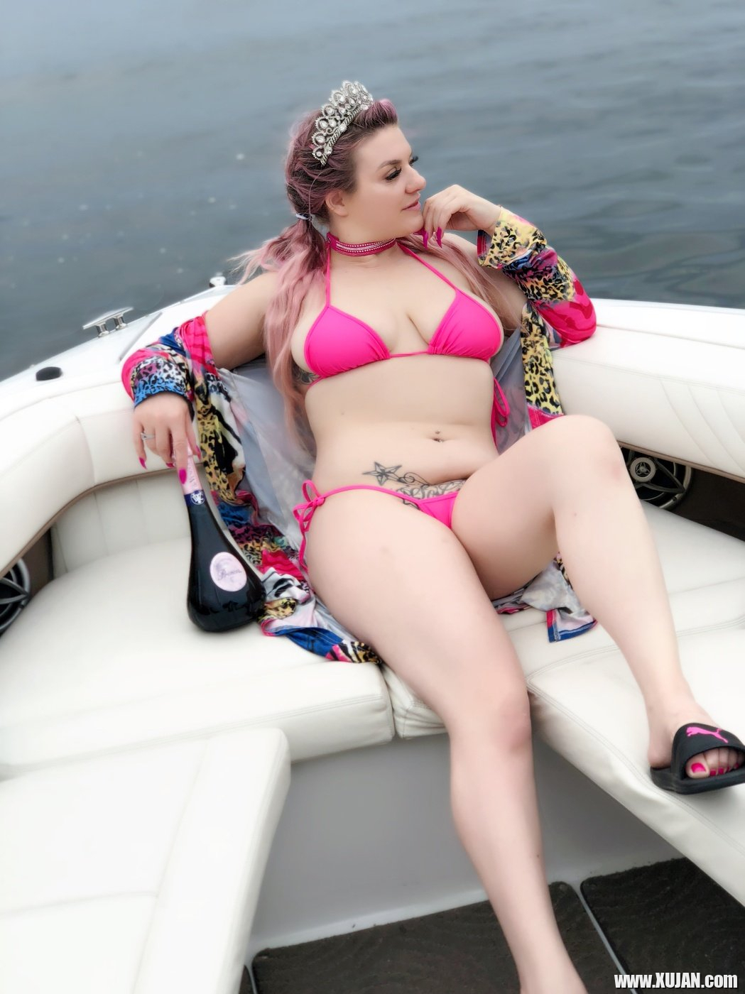 Curvy Emmy Demure posing in a pink bikini on the boat - Photo #3168422