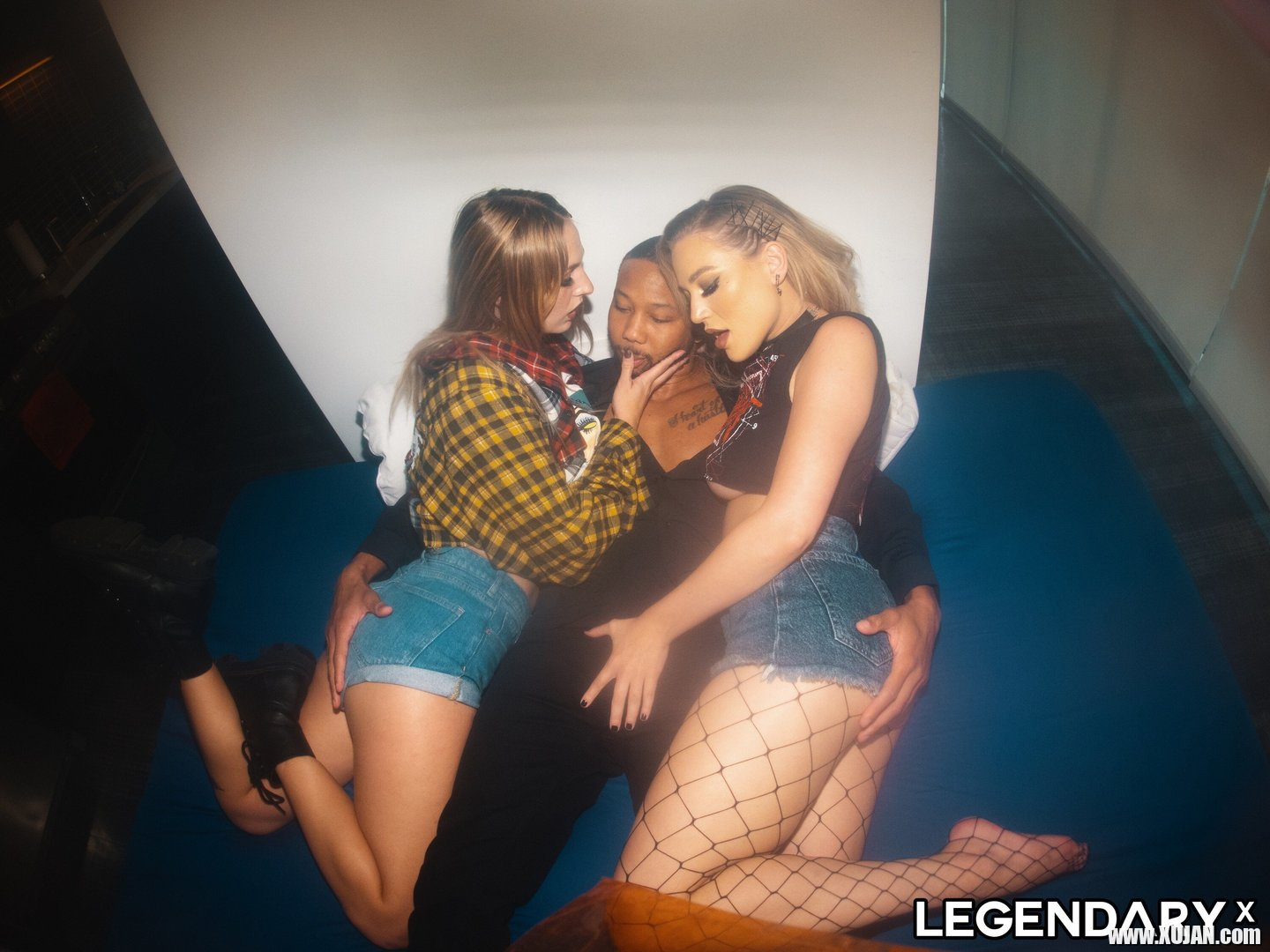 Hardcore FFM threesome with hot Angel Youngs and Blake Blossom - Photo #3168599