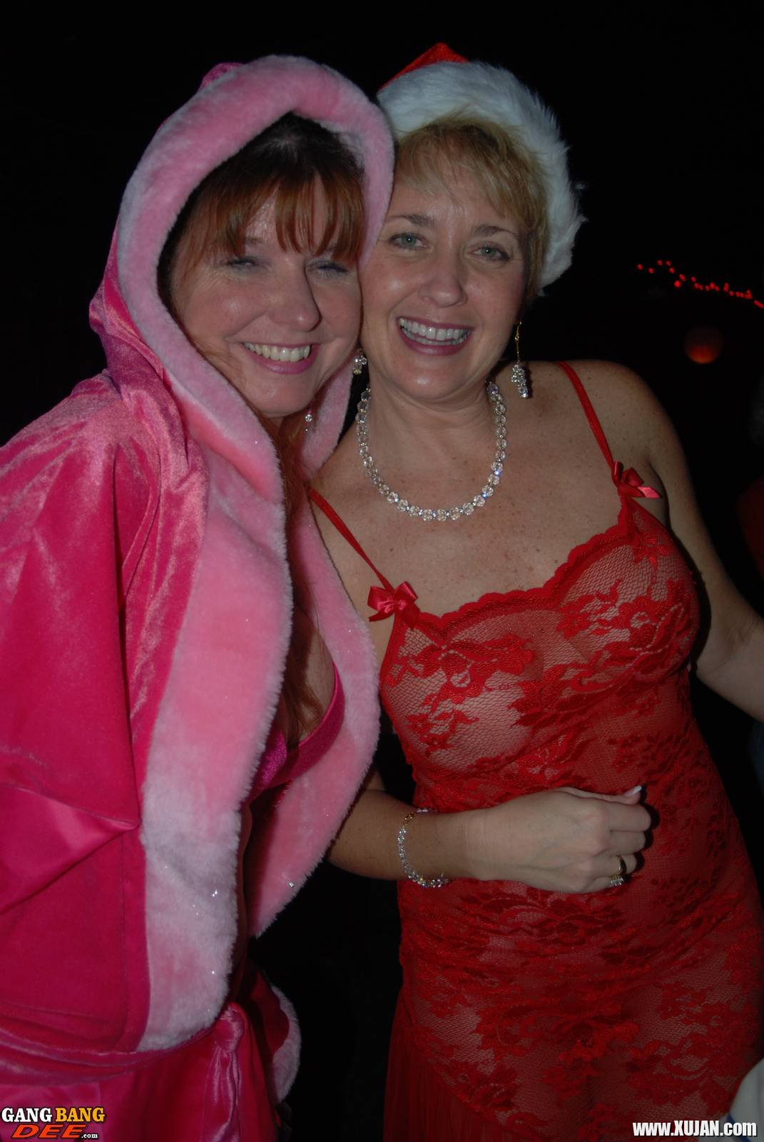 Dee Delmar Tracie Licks gets frisky at a party - Photo #3170757