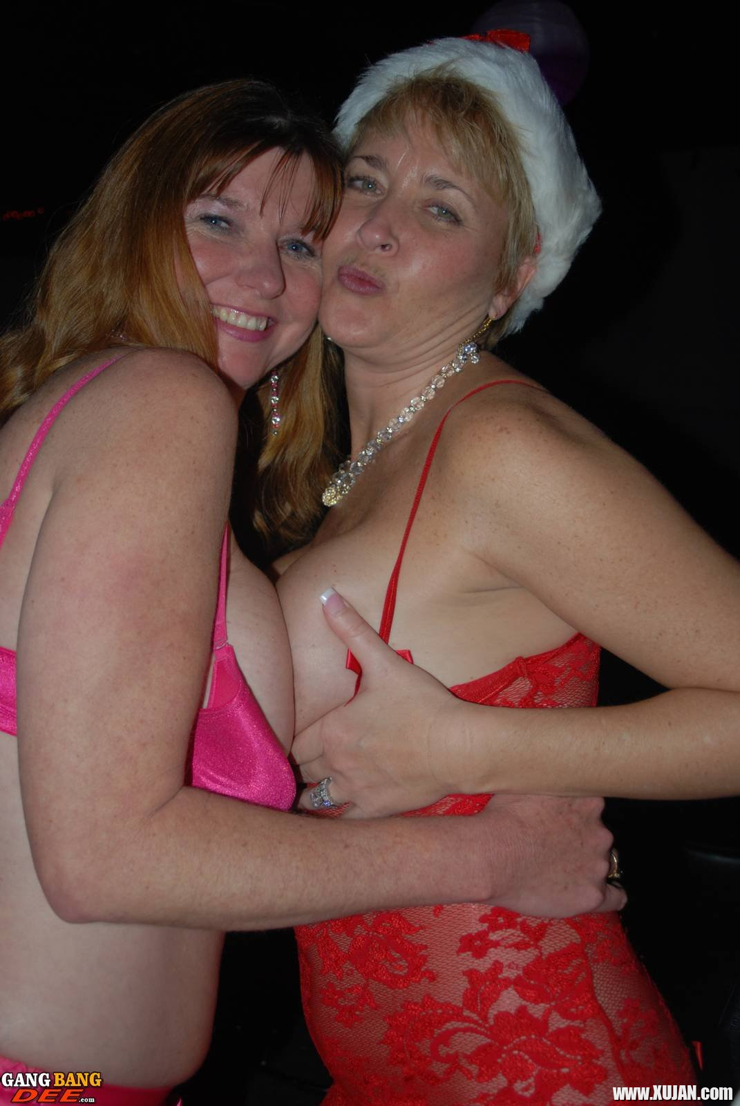 Dee Delmar Tracie Licks gets frisky at a party - Photo #3170762